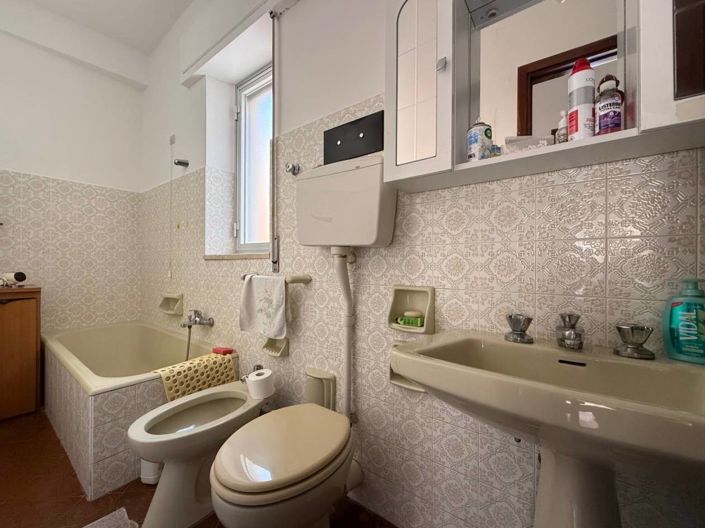 Image No.25-2 Bed Apartment for sale