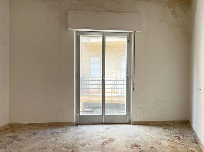 Image No.10-3 Bed House for sale