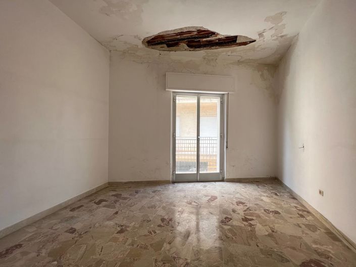 Image No.11-3 Bed House for sale