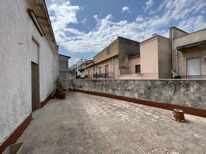 Image No.25-3 Bed House for sale