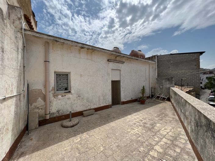 Image No.26-3 Bed House for sale