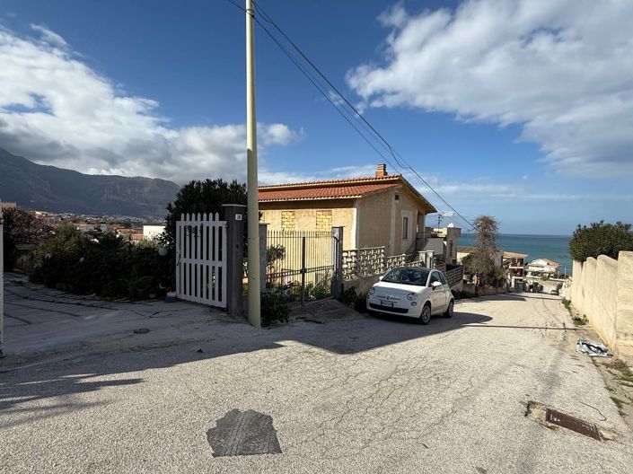 Image No.1-2 Bed Villa for sale