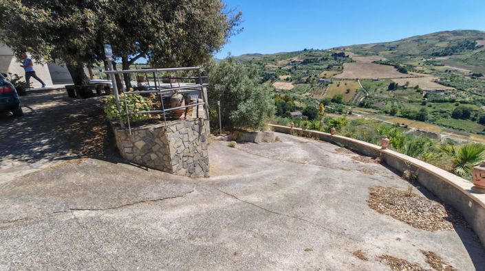 Image No.35-2 Bed Villa for sale