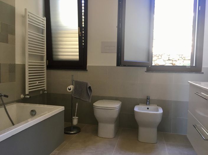 Image No.15-8 Bed House for sale