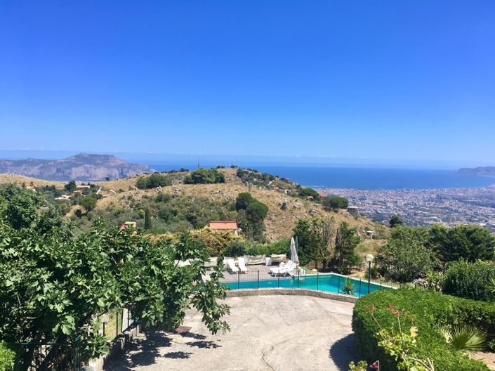 Image No.3-8 Bed House for sale