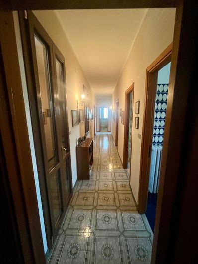 Image No.25-8 Bed House for sale