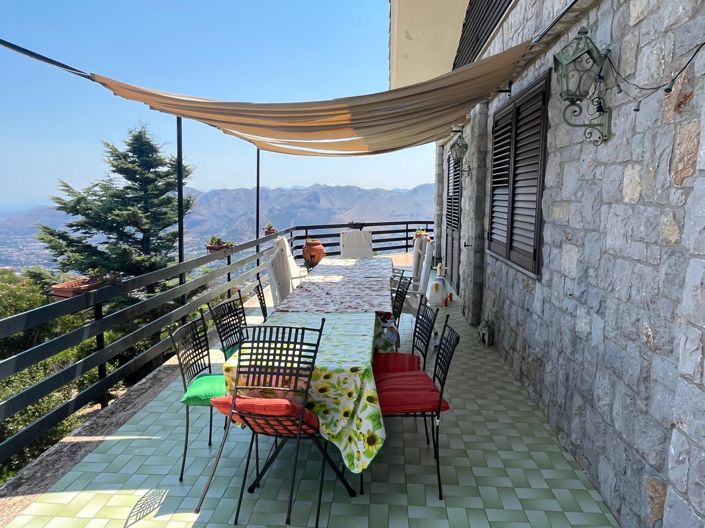 Image No.30-8 Bed House for sale