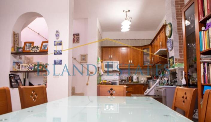 Image No.3-4 Bed House for sale