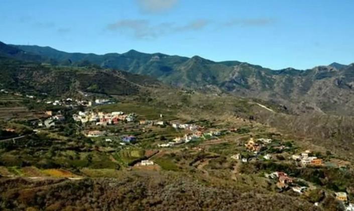 Image No.20-7 Bed Country House for sale