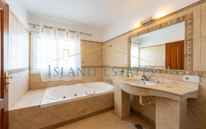 Image No.13-7 Bed House/Villa for sale