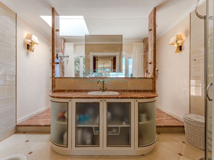 Image No.21-5 Bed Villa for sale