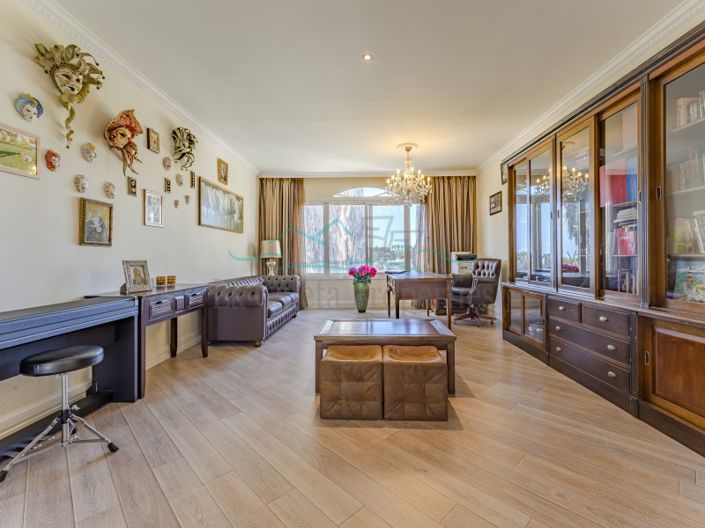 Image No.8-5 Bed Villa for sale