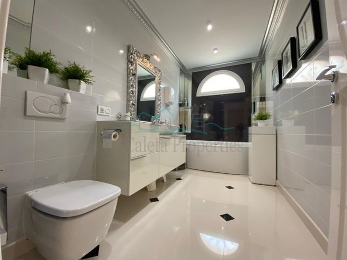 Image No.11-6 Bed Villa for sale