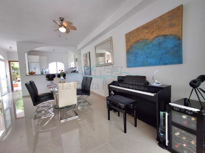 Image No.15-4 Bed House for sale