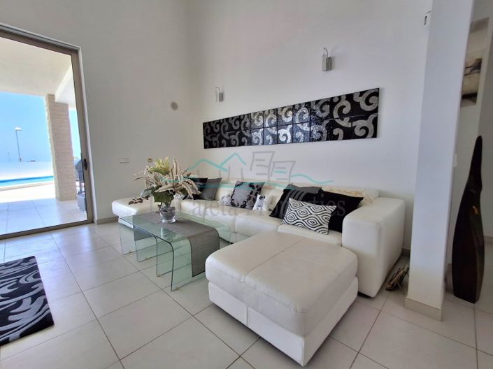 Image No.15-3 Bed House for sale