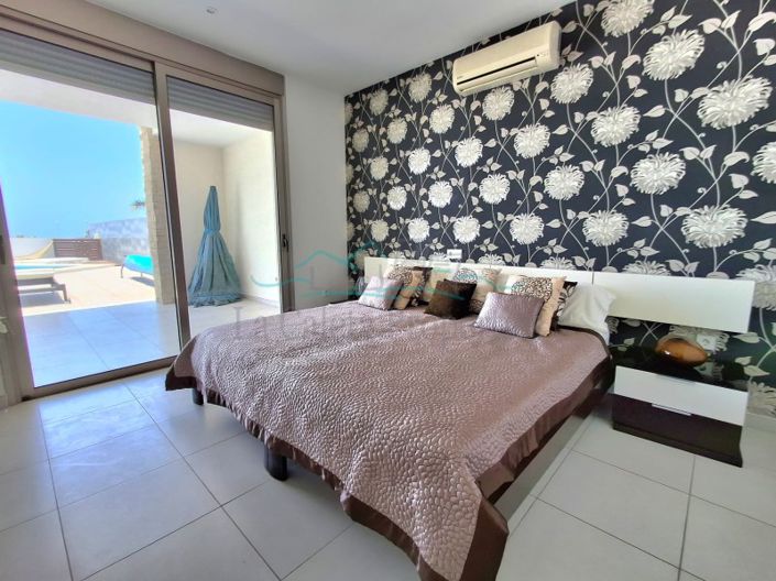 Image No.18-3 Bed House for sale