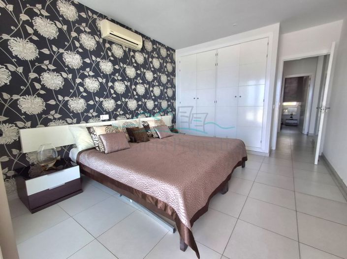 Image No.19-3 Bed House for sale