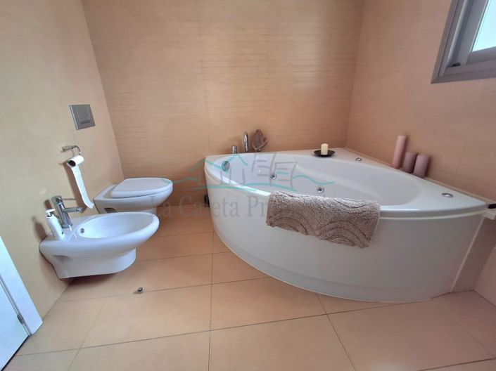 Image No.24-3 Bed House for sale