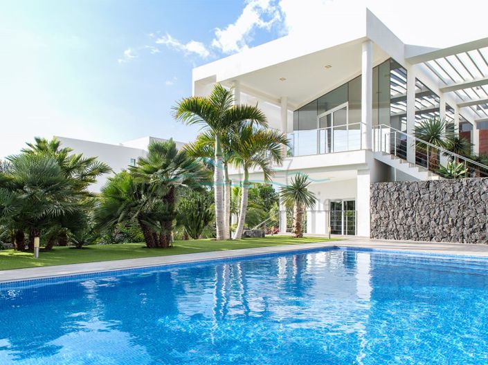 Image No.1-6 Bed Villa for sale