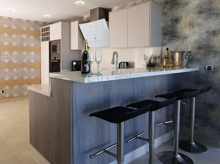 Image No.11-3 Bed House for sale