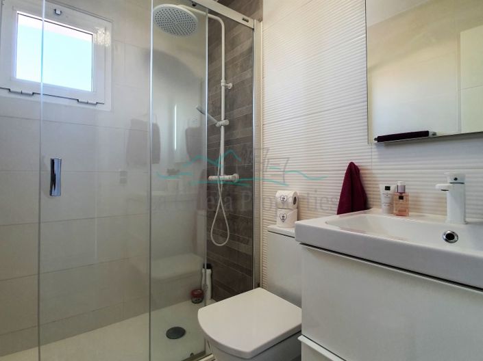 Image No.18-3 Bed House for sale