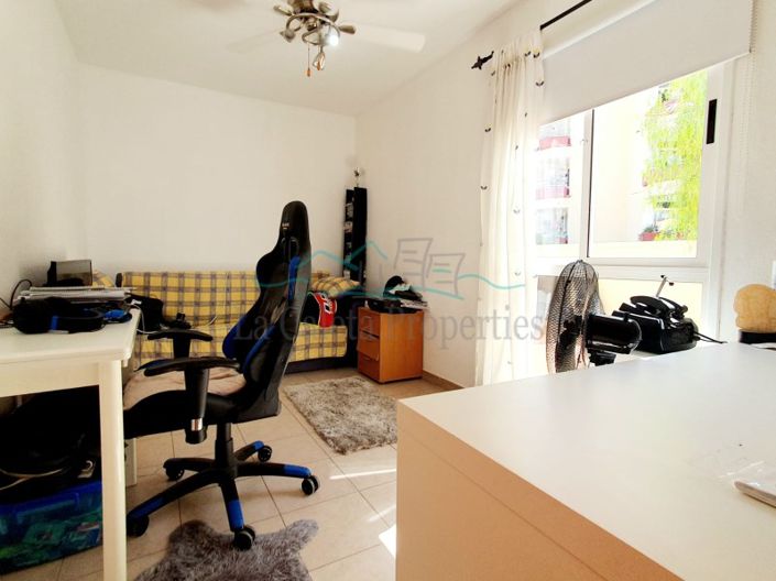 Image No.18-4 Bed House for sale