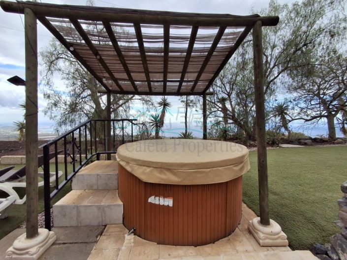 Image No.19-5 Bed Farmhouse for sale