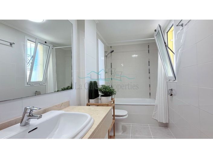 Image No.12-5 Bed House for sale