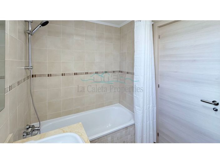 Image No.13-5 Bed House for sale