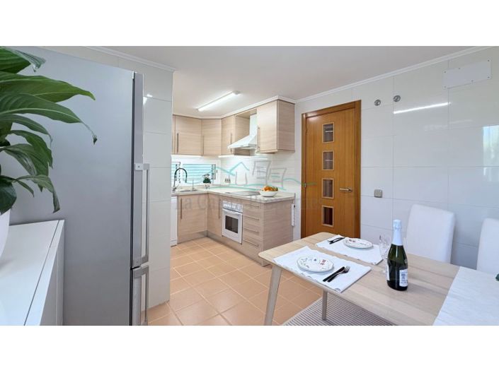 Image No.20-5 Bed House for sale