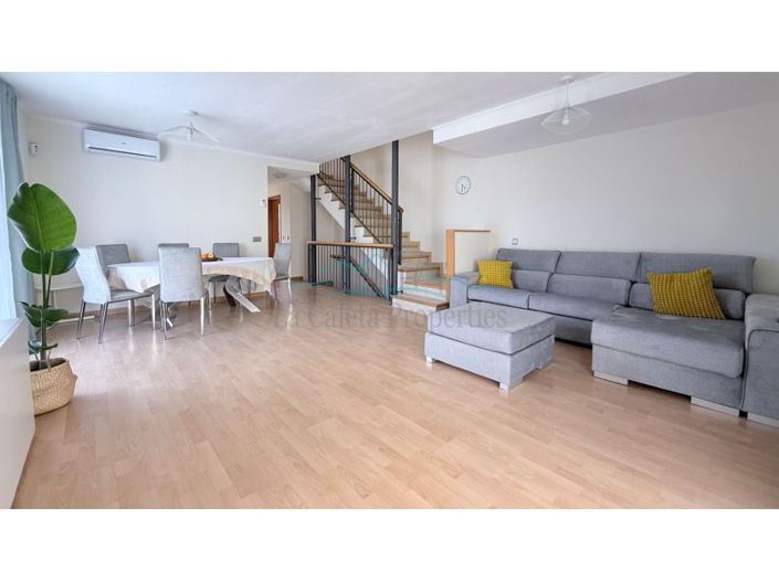 Image No.1-5 Bed House for sale