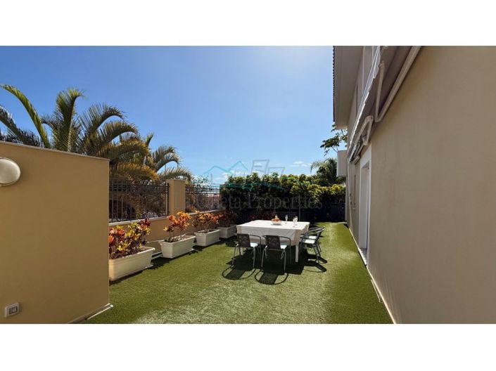 Image No.6-5 Bed House for sale