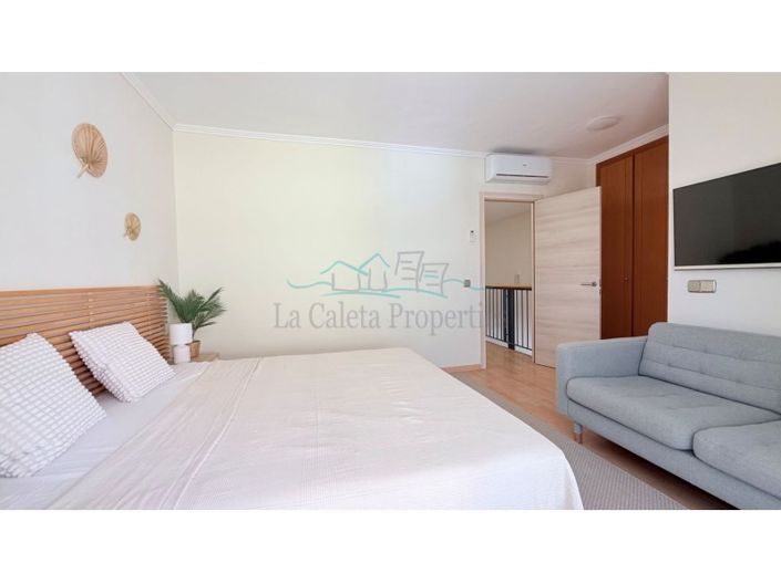 Image No.7-5 Bed House for sale