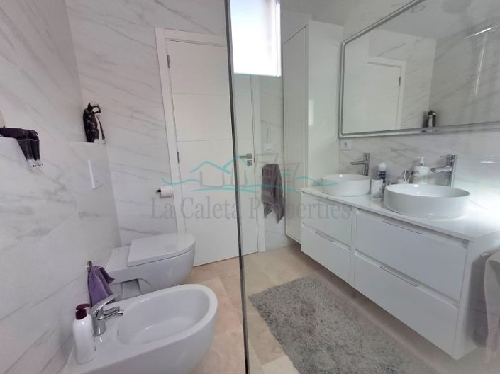 Image No.29-3 Bed Villa for sale