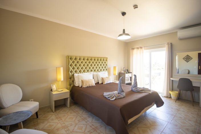 Image No.10-8 Bed Villa for sale