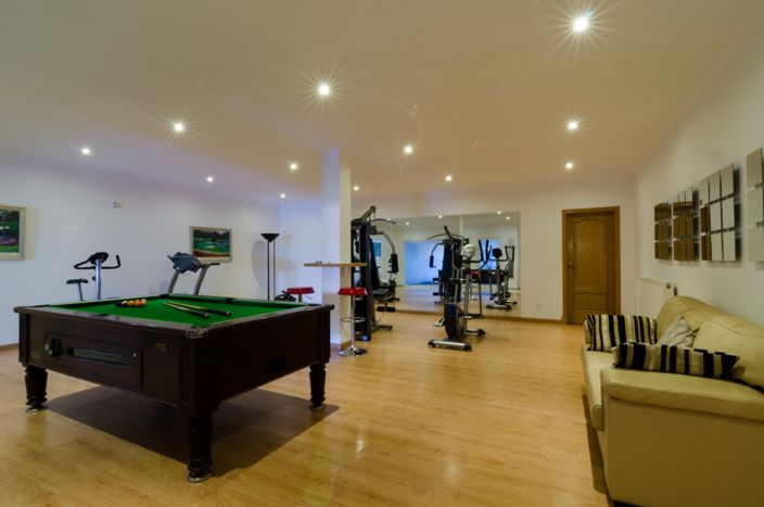 Image No.12-8 Bed Villa for sale