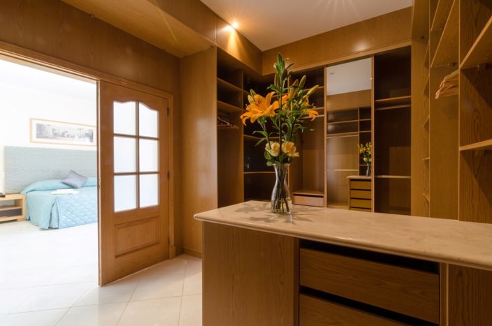 Image No.17-8 Bed Villa for sale