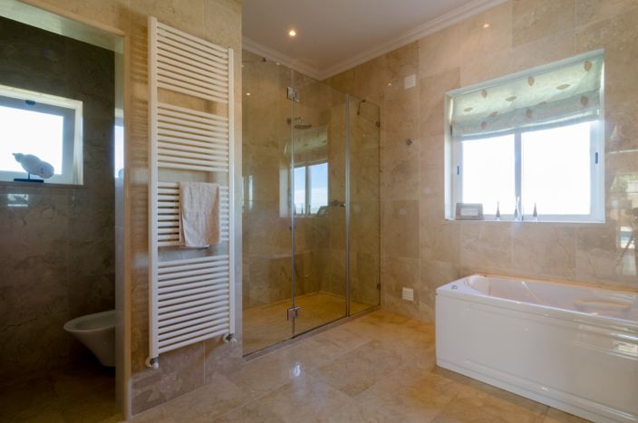 Image No.18-8 Bed Villa for sale