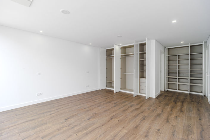 Image No.29-5 Bed Villa for sale