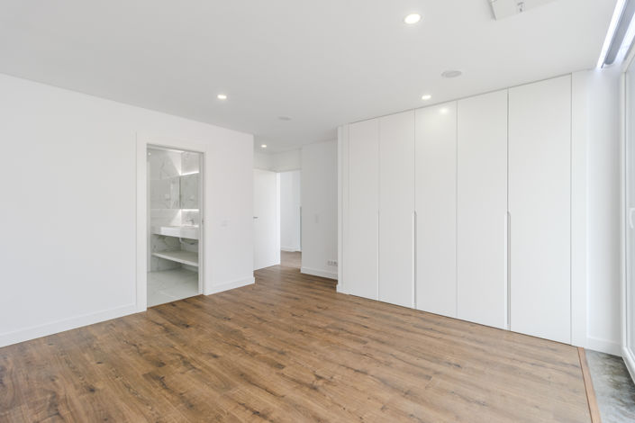 Image No.33-5 Bed Villa for sale