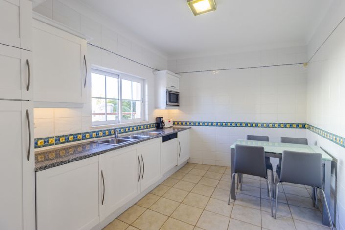 Image No.12-2 Bed Townhouse for sale