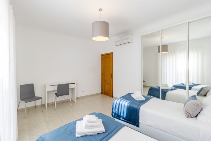 Image No.19-2 Bed Townhouse for sale