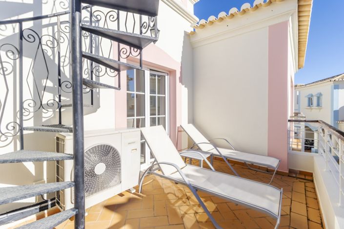 Image No.8-2 Bed Townhouse for sale