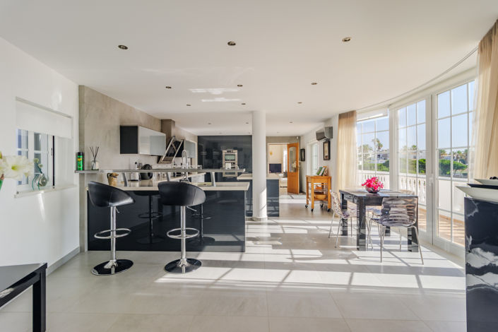 Image No.4-4 Bed Villa for sale