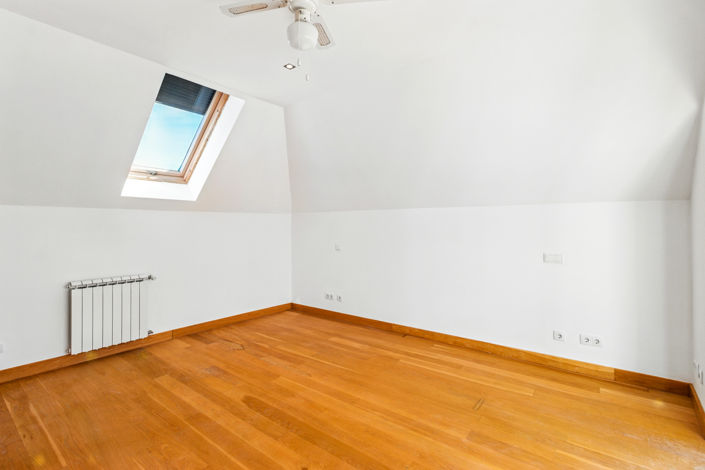 Image No.19-3 Bed Townhouse for sale