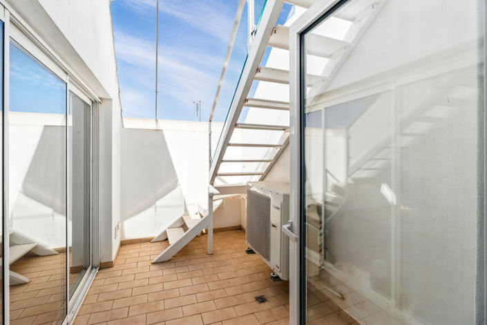 Image No.25-3 Bed Townhouse for sale