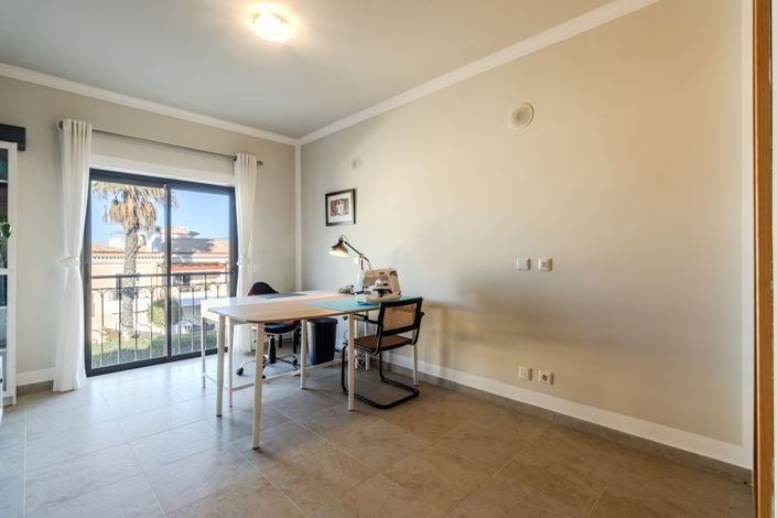 Image No.19-3 Bed Apartment for sale