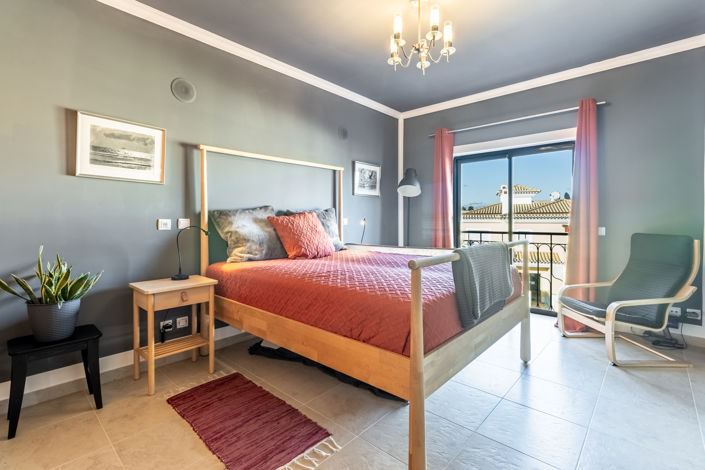 Image No.10-3 Bed Apartment for sale