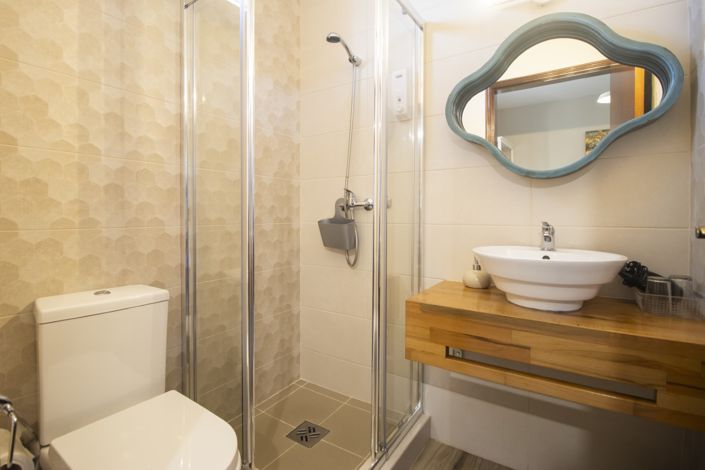 Image No.33-8 Bed Property for sale