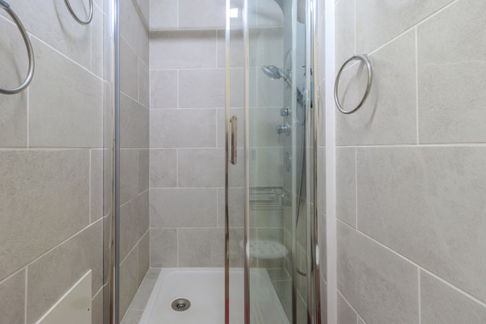 Image No.11-7 Bed Commercial for sale